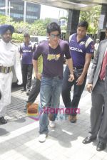 Shahrukh KHan snapped in his KKR T-shirt in Trident, Mumbai on 19th May 2011 (7).JPG